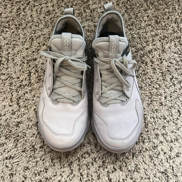 Ecco tennis shoes - Picture 3 of 5